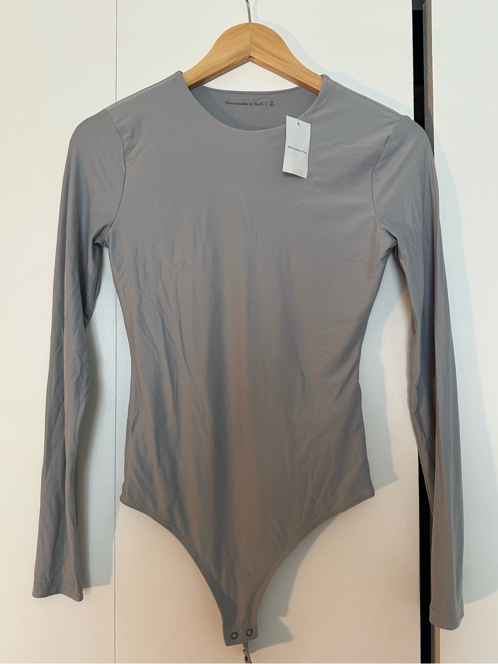 Abercrombie & Fitch Long-Sleeve One-Piece Bodysuit - Light Gray